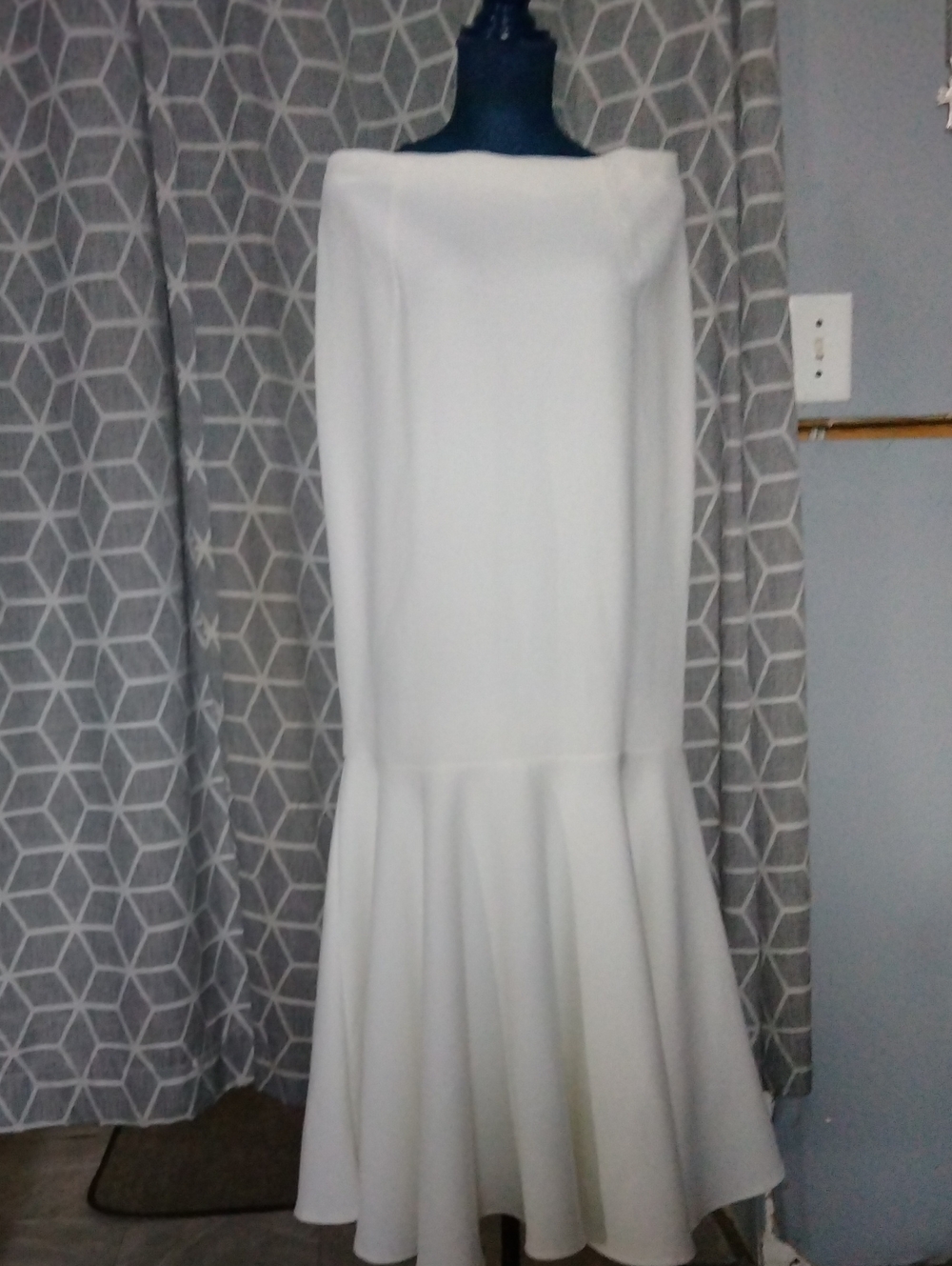 Elegant Cream Mermaid Maxi Skirt